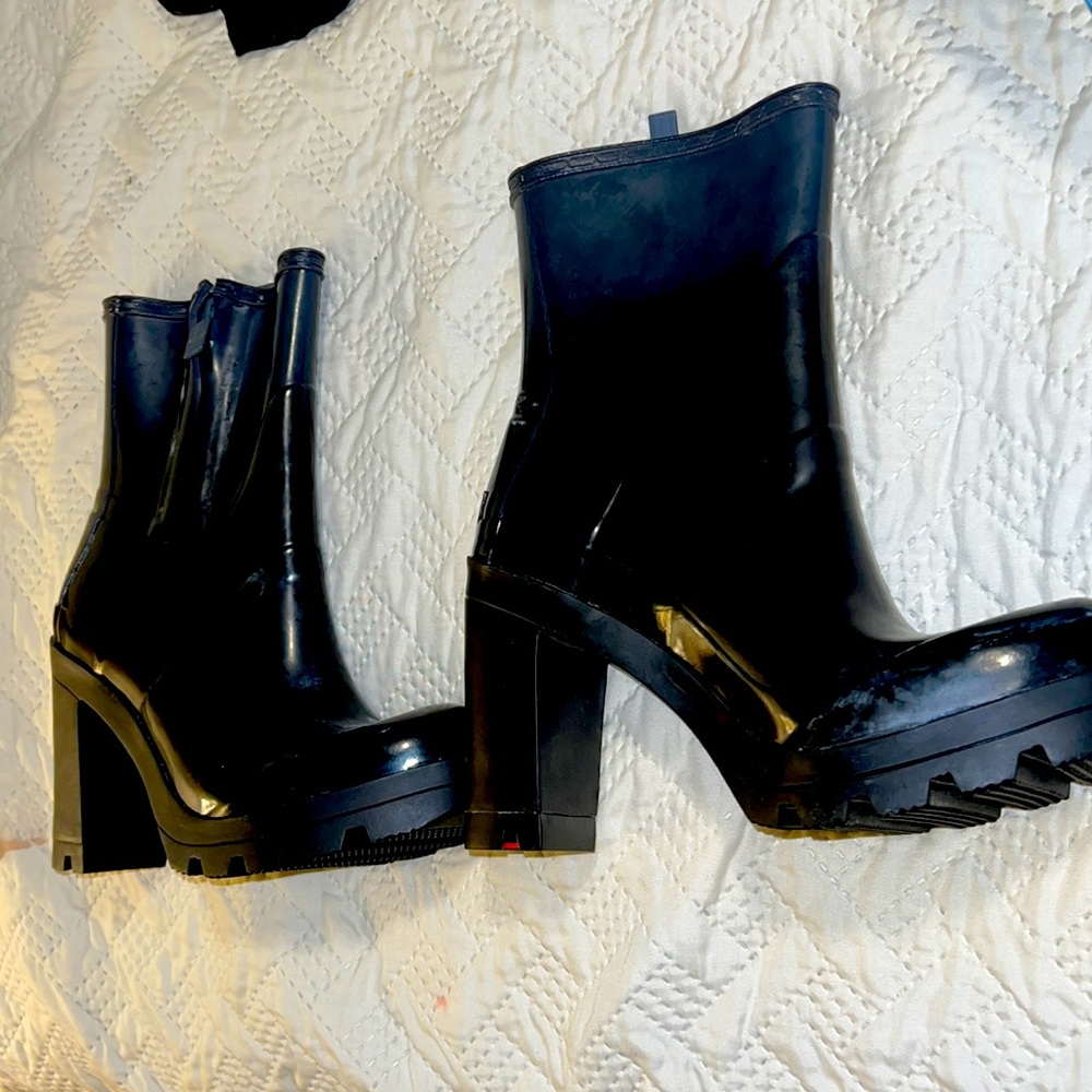 Hunter book SOLD OUT size 9 US